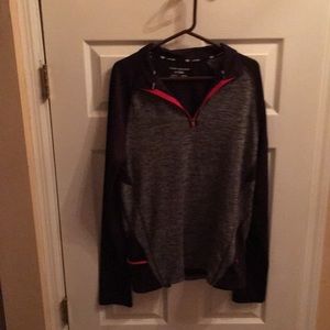 🌴Men's Tek Gear Drytek black & gray shirt Medium